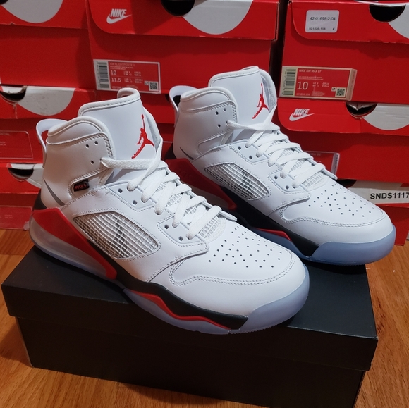 NIKE AIR JORDAN MARS 270. Size-10. - Picture 3 of 11